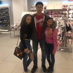 Meet your Posher, Troy